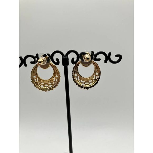 Faux Pearls and Gold-Tone Filgree 1 Inch Earrings. - Picture 2 of 6
